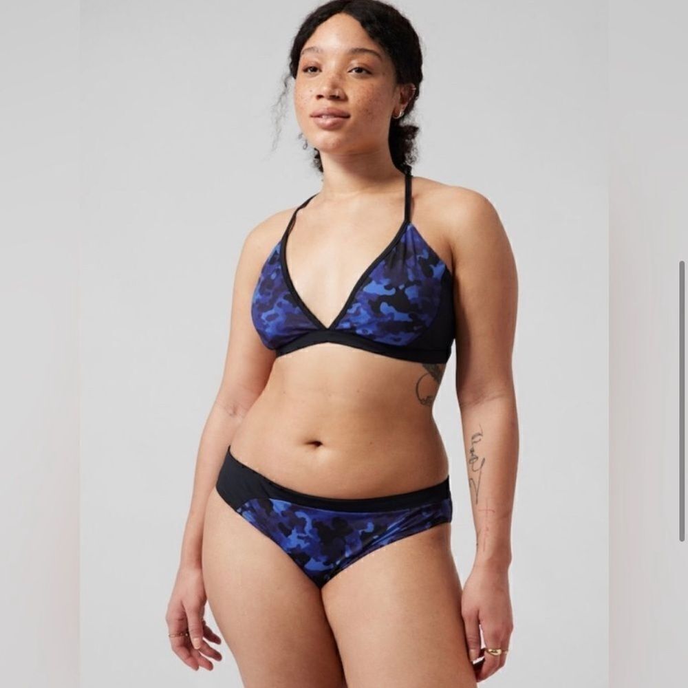 Athleta Freestyle Bikini Top, Cloud Camo Dress Blue NEW Size Medium